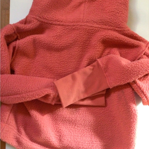 NEW! Fuzzy cropped peach fleece jacket - Picture 4 of 8